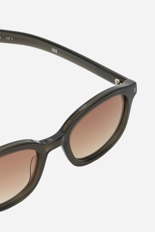 Theo Crystal Warm Grey Light Brown Gradient Lens