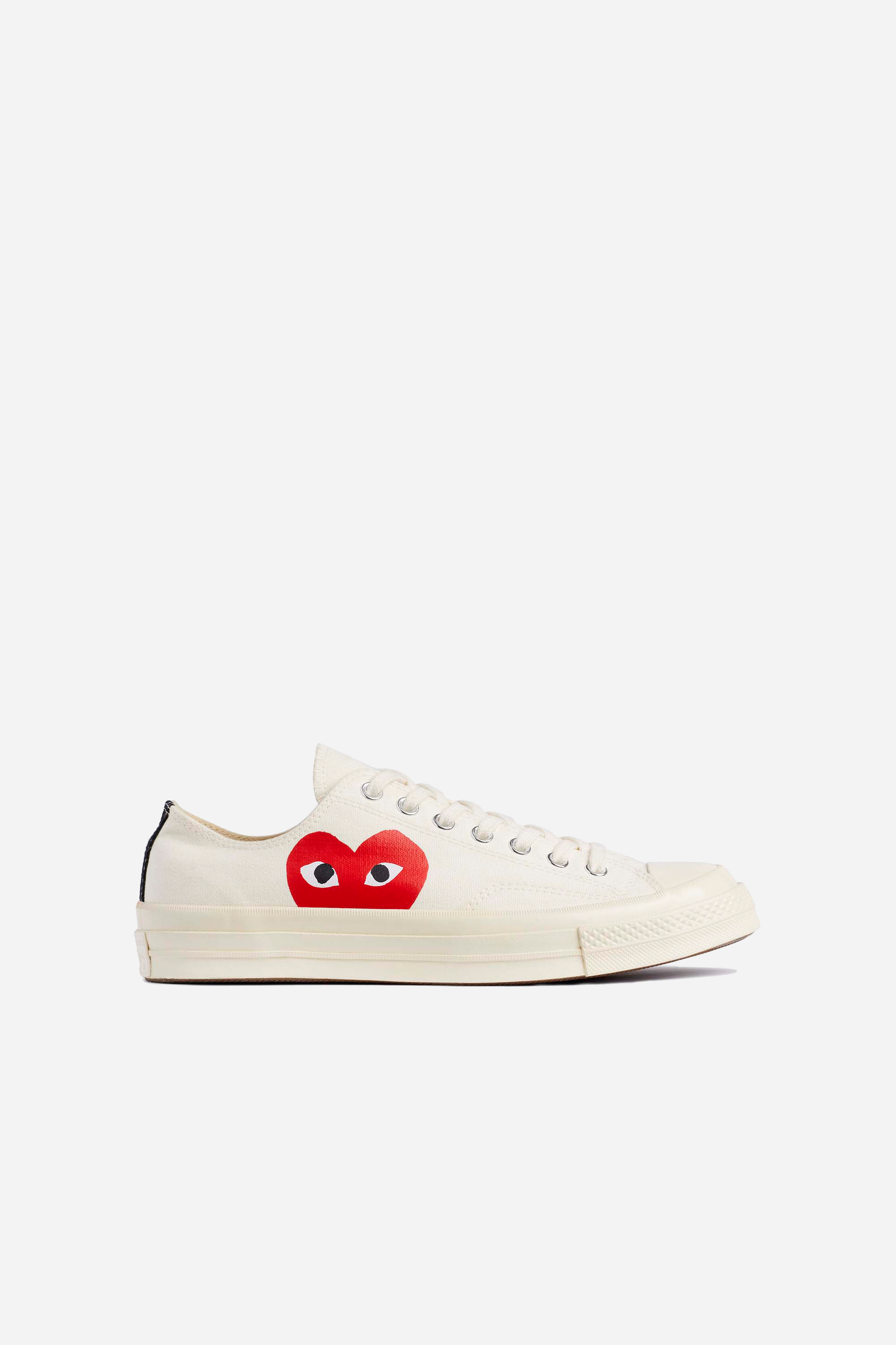 Converse w red heart hot sale