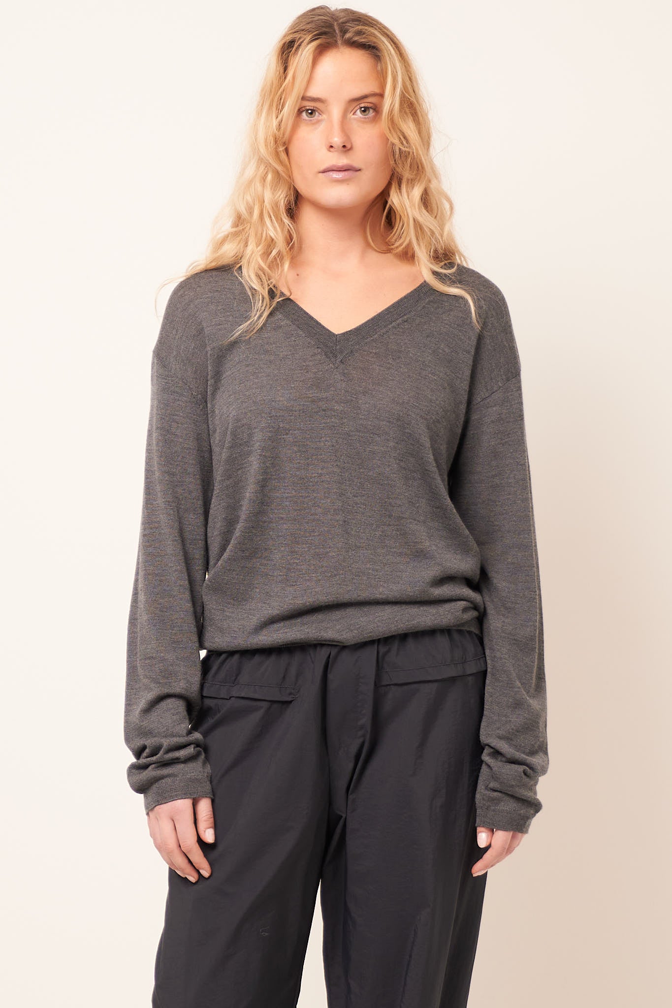 Ebba Wool Silk V-Neck City Grey