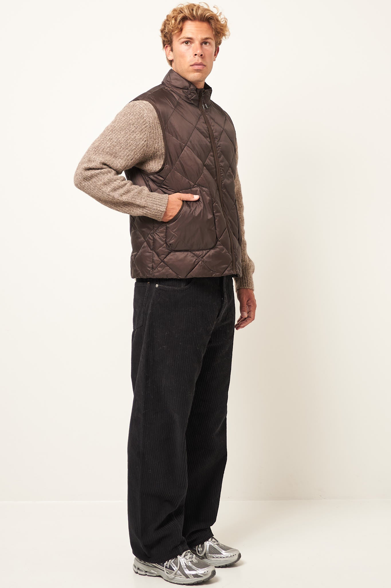 Light Down Vest Dark Brown