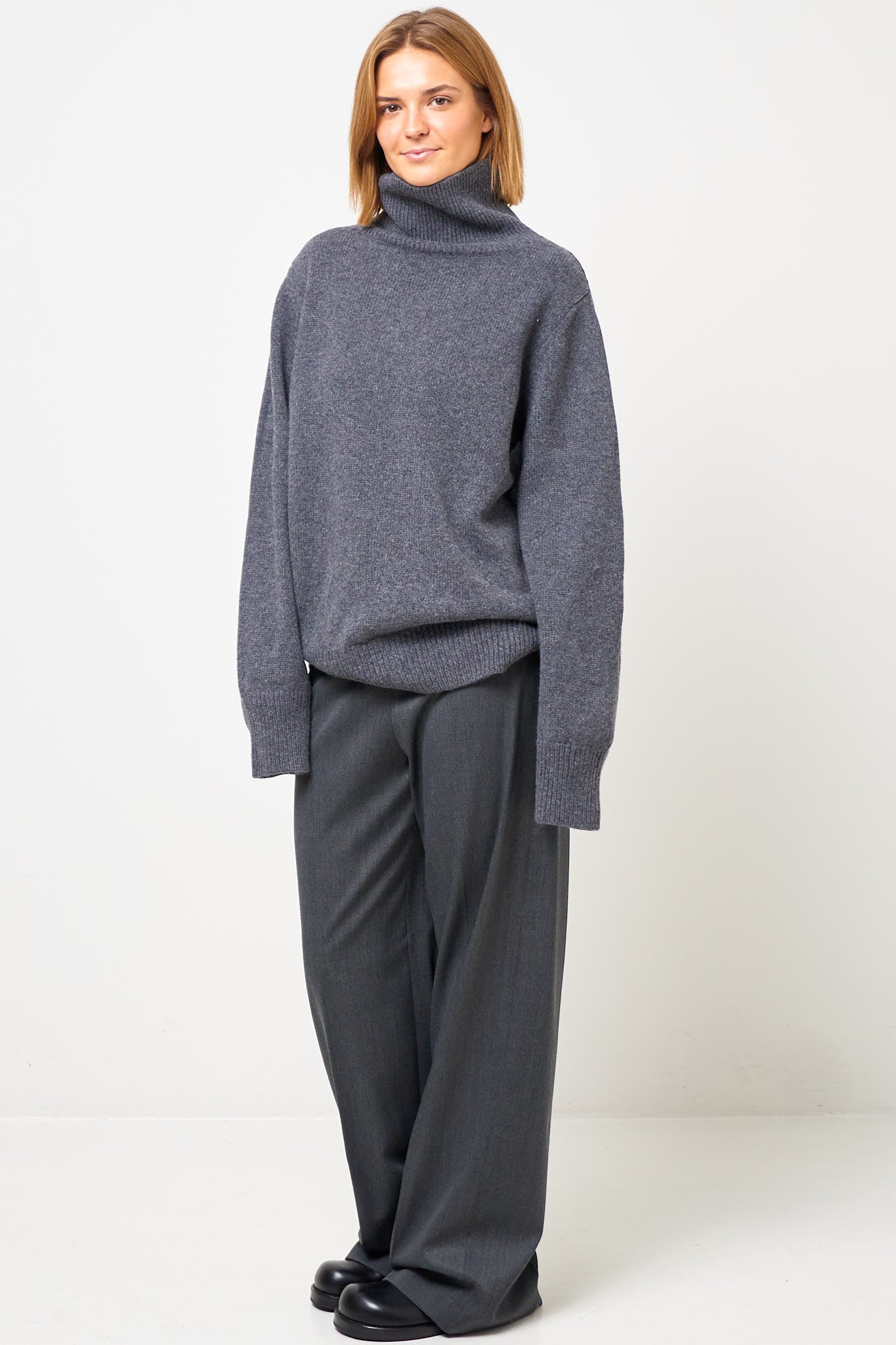 Visse Roll Neck Sweater Anthracite Grey
