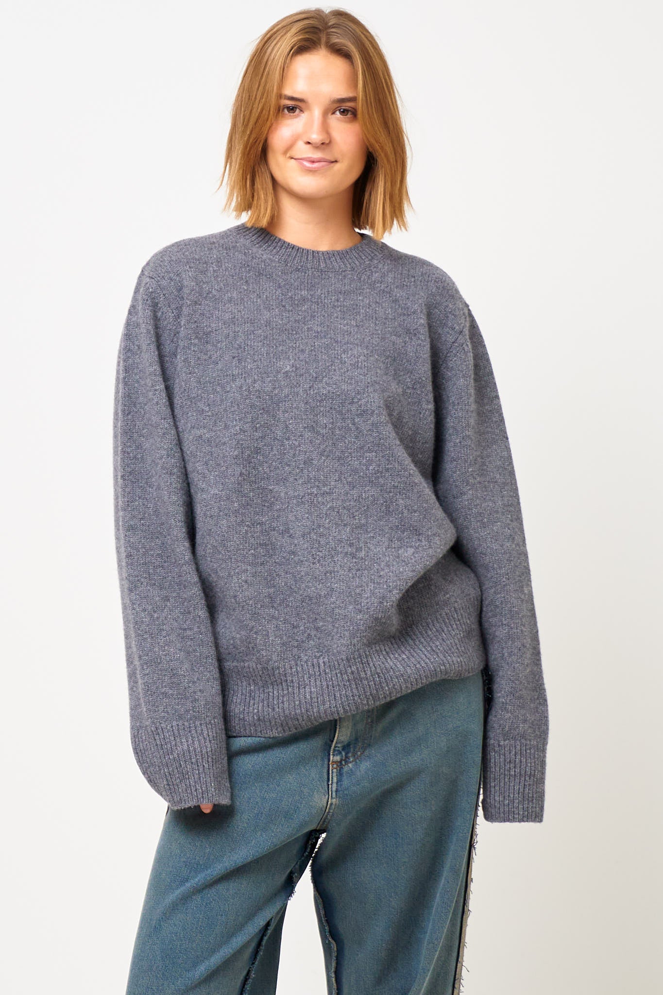 Visse Round Neck Sweater Anthracite Grey