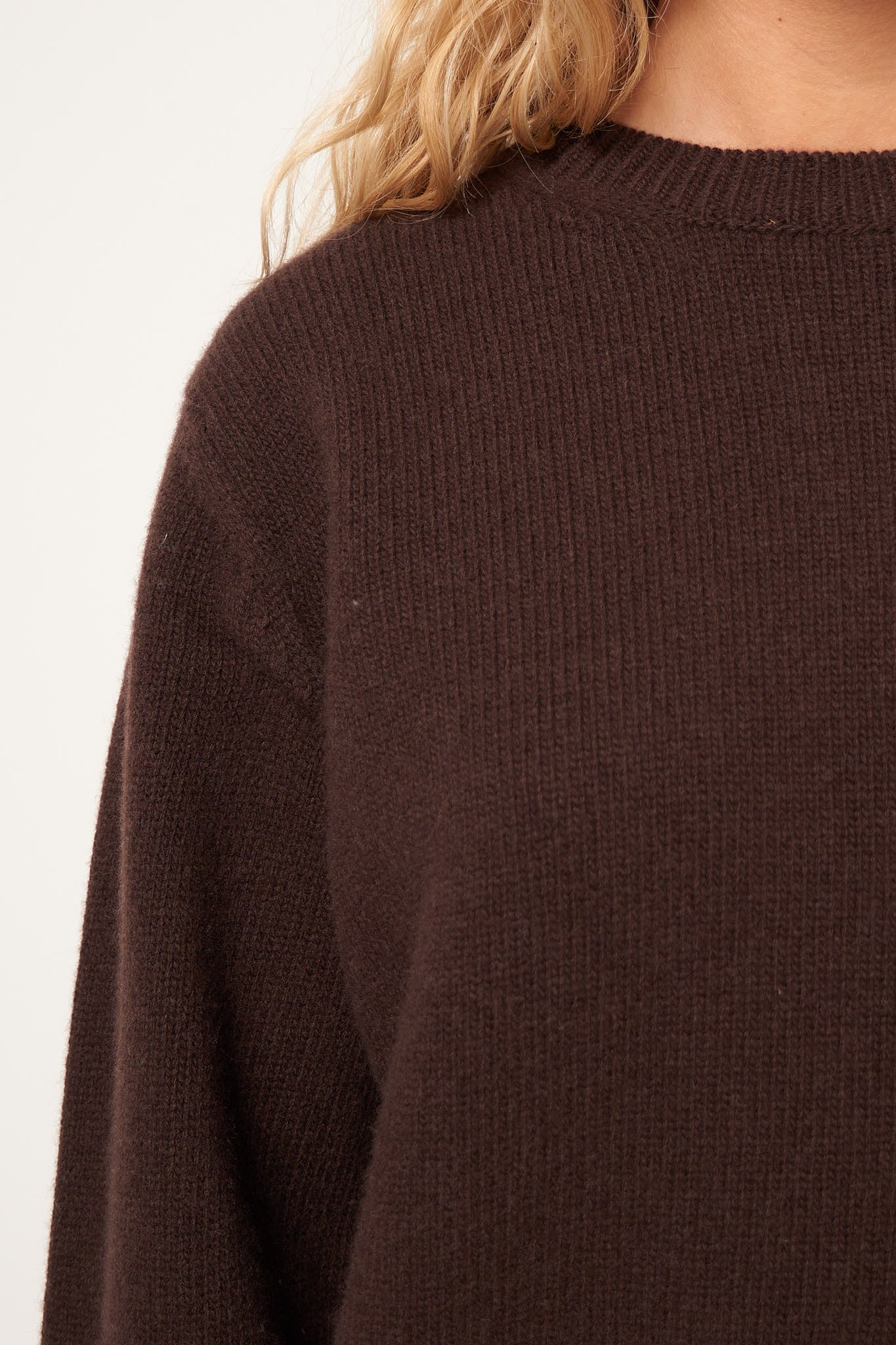 Visse Round Neck Sweater Chocolate Brown